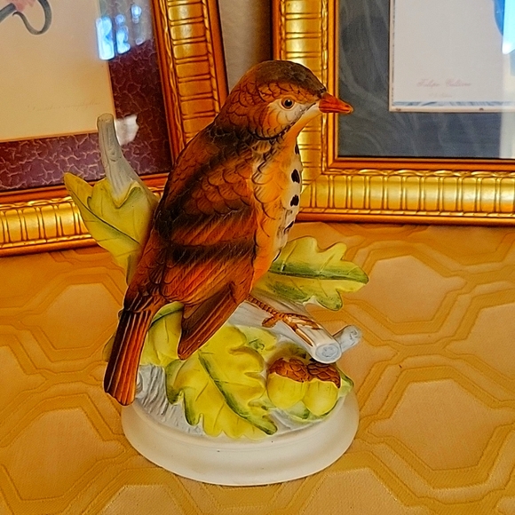 Vintage Ceramic Wood Thrush On Green Acorn Branch With White Base - Picture 2 of 8